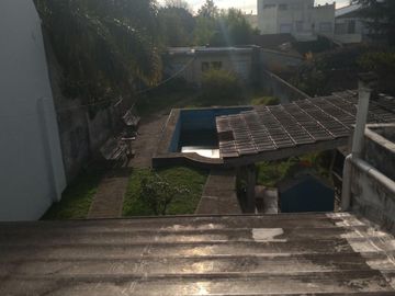 VENTA DE CASA 4 AMB. EN LOTE PROPIO