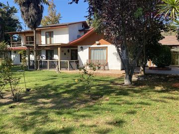 Casa en condominio en venta 7D/3B quincho pisc. en Talagante