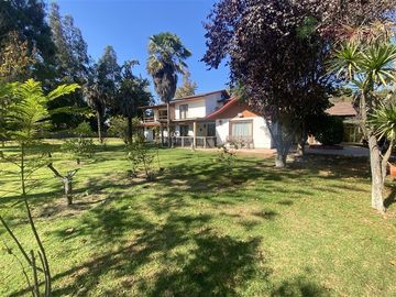 Casa en condominio en venta 7D/3B quincho pisc. en Talagante