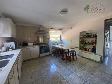 Casa en condominio en venta 7D/3B quincho pisc. en Talagante