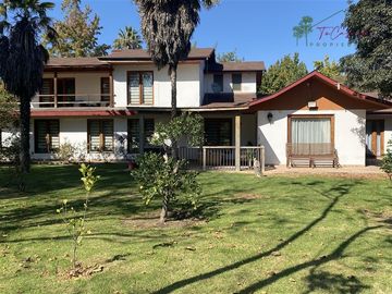 Casa en condominio en venta 7D/3B quincho pisc. en Talagante
