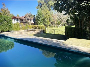 Casa en condominio en venta 7D/3B quincho pisc. en Talagante