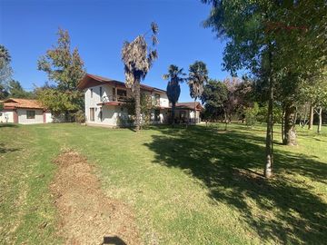 Casa en condominio en venta 7D/3B quincho pisc. en Talagante