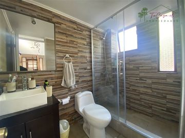 Casa en condominio en venta 7D/3B quincho pisc. en Talagante