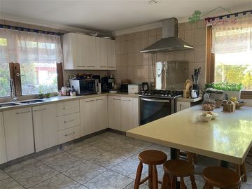 Casa en condominio en venta 7D/3B quincho pisc. en Talagante