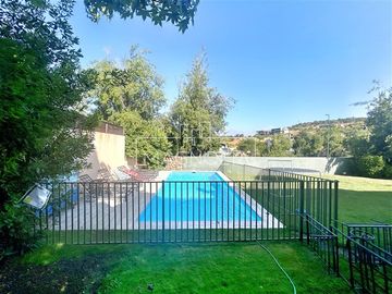 Casa en venta de 6 dorm. en Lo Barnechea