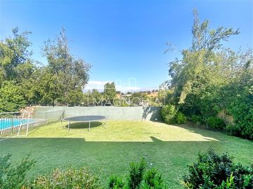 Casa en venta de 6 dorm. en Lo Barnechea