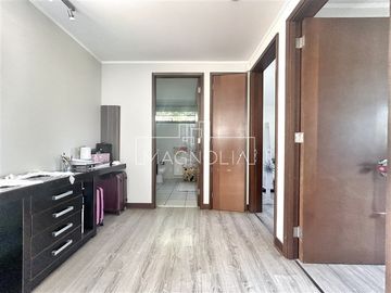 Casa en venta de 6 dorm. en Lo Barnechea