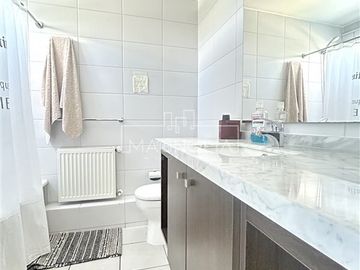 Casa en venta de 6 dorm. en Lo Barnechea