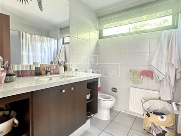 Casa en venta de 6 dorm. en Lo Barnechea
