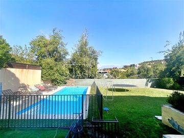 Casa en venta de 6 dorm. en Lo Barnechea
