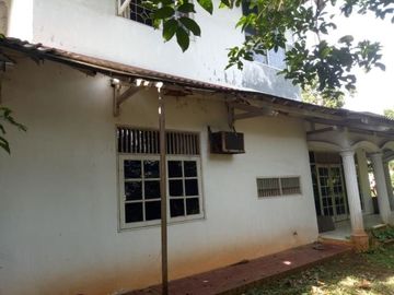 Rumah hitung tanah di dalam komplek bukit cinere indah
