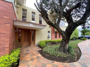 VENDO CASA EN EXCELENTE CONJUNTO DENTRO DE LA VIÑA