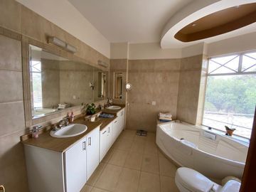 VENDO CASA EN EXCELENTE CONJUNTO DENTRO DE LA VIÑA