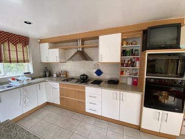 VENDO CASA EN EXCELENTE CONJUNTO DENTRO DE LA VIÑA