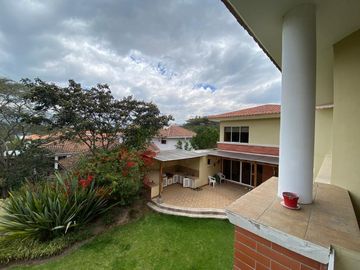 VENDO CASA EN EXCELENTE CONJUNTO DENTRO DE LA VIÑA