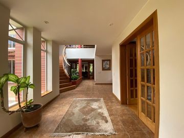 VENDO CASA EN EXCELENTE CONJUNTO DENTRO DE LA VIÑA