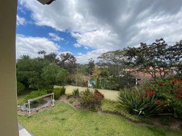 VENDO CASA EN EXCELENTE CONJUNTO DENTRO DE LA VIÑA