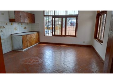 CASA DE 3 PISOS FRENTE A PARQUE EN BELLAVISTA - CALLAO