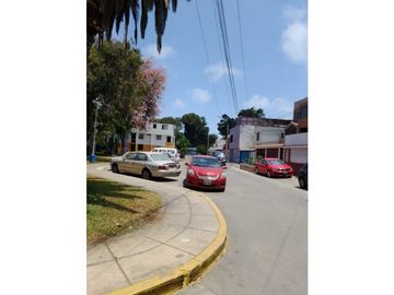 CASA DE 3 PISOS FRENTE A PARQUE EN BELLAVISTA - CALLAO