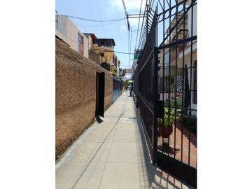 CASA DE 3 PISOS FRENTE A PARQUE EN BELLAVISTA - CALLAO