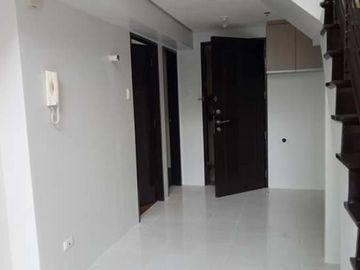 2 Bed Room condominium unit, Loft type ...Ready to move in, Ortigas CBD, near Meralco, Sapphire Bloc, Medical City, Metro Walk