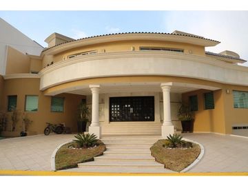 Preciosa y lujosa residencia en Venta, Fracc Santa Elena, Pachuca