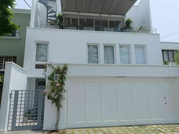 LUJOSA CASA EN VENTA LISTA PARA MUDARSE DE MARIO LARA CON LINDA VISTA A HUACA