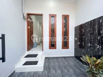 Cawang Baru - Cuma 1 M An Rumah Siap Huni Dekat Perkantoran Bumn