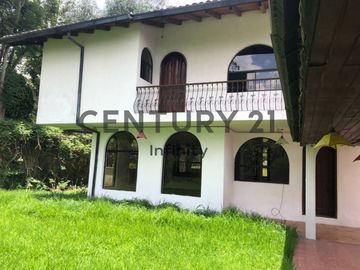 VENDO Casa en Cumbaya Jardines del Este