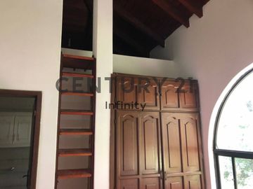 VENDO Casa en Cumbaya Jardines del Este