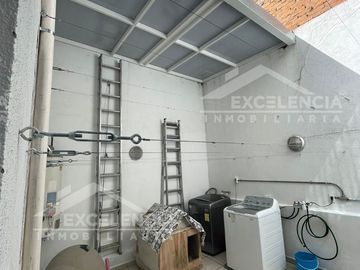 VENTA DE CASA  MUY ILUMINADA Y AMPLIA EN FRACC. PERIODISTAS ( OCOLUSEN )