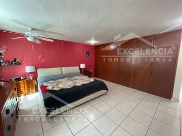 VENTA DE CASA  MUY ILUMINADA Y AMPLIA EN FRACC. PERIODISTAS ( OCOLUSEN )