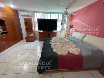 VENTA DE CASA  MUY ILUMINADA Y AMPLIA EN FRACC. PERIODISTAS ( OCOLUSEN )