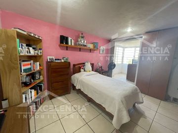 VENTA DE CASA  MUY ILUMINADA Y AMPLIA EN FRACC. PERIODISTAS ( OCOLUSEN )