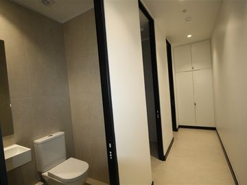 Oficina amobladas moderno edificio A Plus Metro Manuel Montt