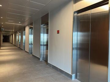 Oficina amobladas moderno edificio A Plus Metro Manuel Montt