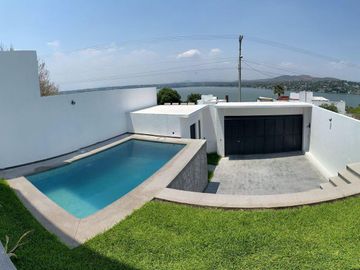 CASA NUEVA, INDEPENDIENTE, CON HERMOSA VISTA AL LAGO