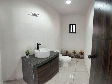 CASA NUEVA, INDEPENDIENTE, CON HERMOSA VISTA AL LAGO
