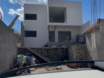 CASA NUEVA, INDEPENDIENTE, CON HERMOSA VISTA AL LAGO