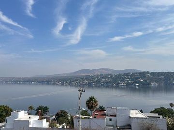 CASA NUEVA, INDEPENDIENTE, CON HERMOSA VISTA AL LAGO