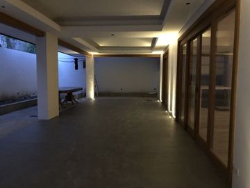 House and Lot in White Plains, Quezon City