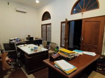 Rumah mewah siap huni dalam peruamahan di jln Kebon Agung