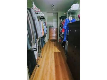 SE VENDE HERMOSA CASA TRES NIVELES SEMI AMOBLADA CON  4REC/300MTS