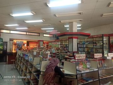 Ruangan Usaha di jalan utama Ir Haji Juanda Dago Bandung