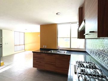 Venta de casa en Zapopan Santa Ana, dentro de coto