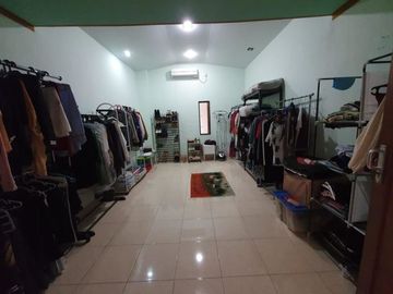 Rumah 2 lantai, asri, nyaman dan tenang, strategis dekat lapangan golf pangkalan jati
