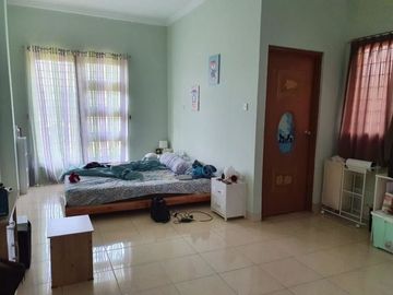 Rumah 2 lantai, asri, nyaman dan tenang, strategis dekat lapangan golf pangkalan jati