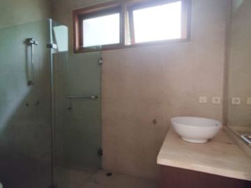 DIJUAL RUMAH LUAS, MEGAH di Jl KEMANG DALAM, JAKSEL