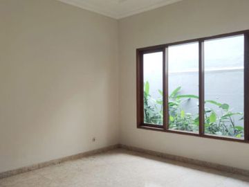 DIJUAL RUMAH LUAS, MEGAH di Jl KEMANG DALAM, JAKSEL